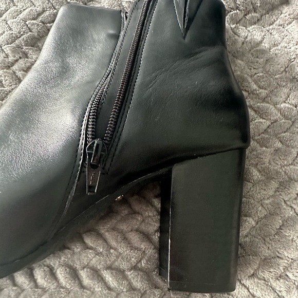 Vionic Kennedy leather booties. Very nice boots, great addition to your closet. - Picture 3 of 7